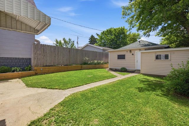 1321 Monroe AVENUE, South Milwaukee, WI 53172