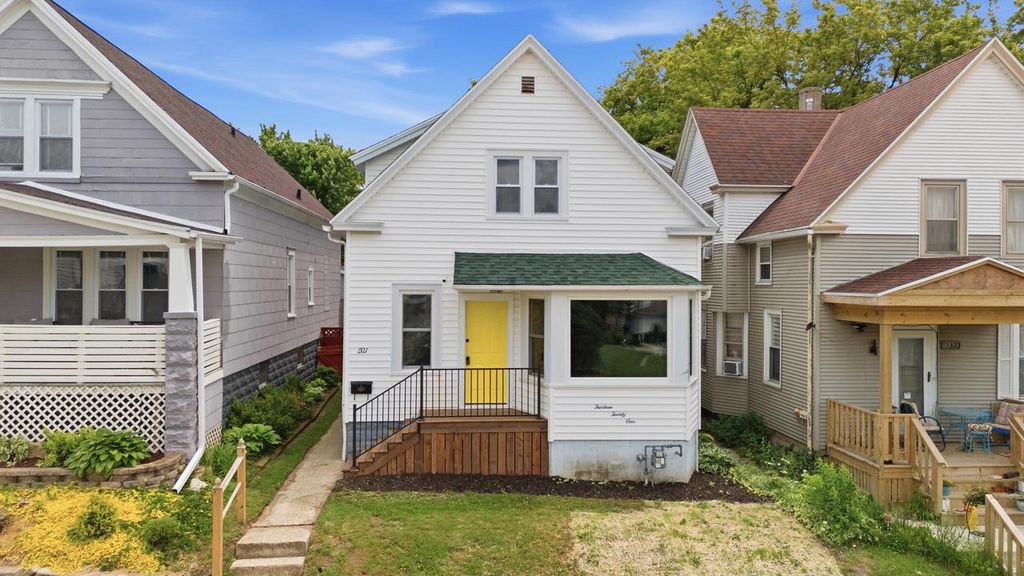 1321 Monroe AVENUE, South Milwaukee, WI 53172