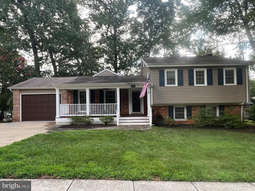 9811 HAMPTON LN, Fairfax, VA 22030