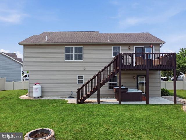 20 COLTON DR, Shippensburg, PA 17257