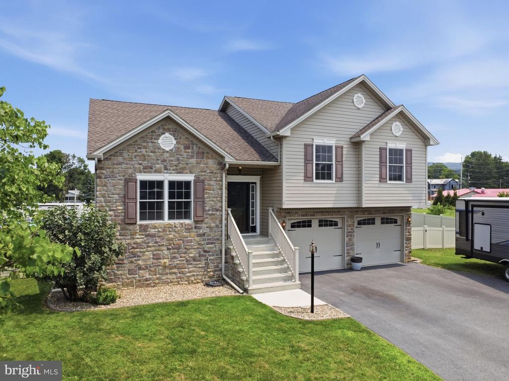 20 COLTON DR, Shippensburg, PA 17257