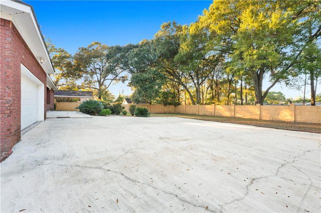 6220 Hickory Lane, Mobile, AL 36609