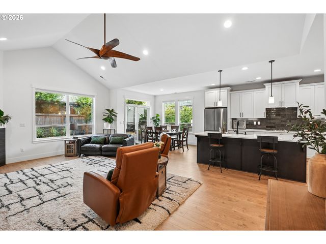 15333 Se LEGACY St, Happy Valley, OR 97086