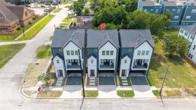 2618 Mcllhenny Street, Houston, TX 77004
