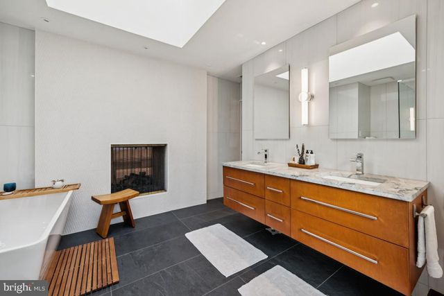 17 MANNING LN, Cherry Hill, NJ 08003
