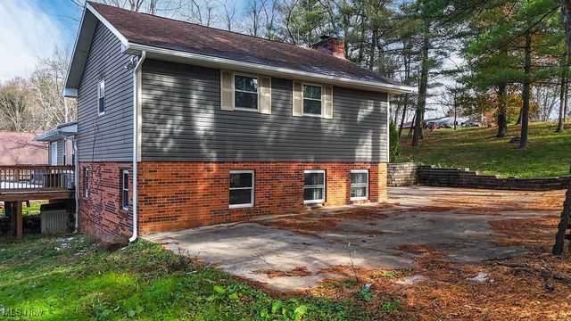 240 Woodland Acres Road, Marietta, OH 45750
