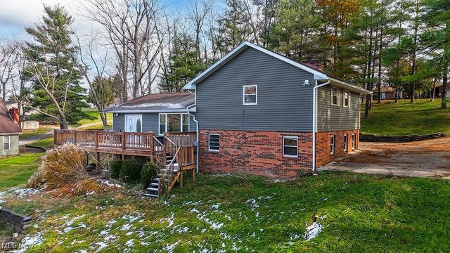 240 Woodland Acres Road, Marietta, OH 45750