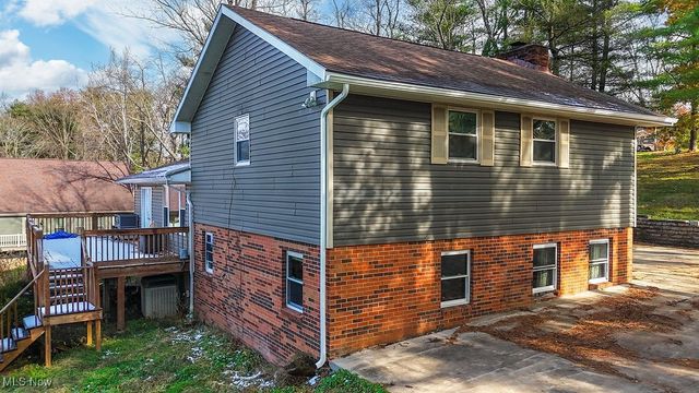240 Woodland Acres Road, Marietta, OH 45750