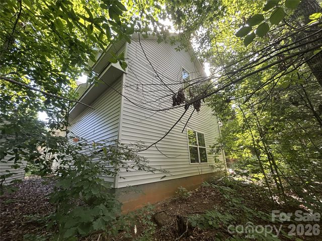 34 England Valley Road, Weaverville, NC 28787