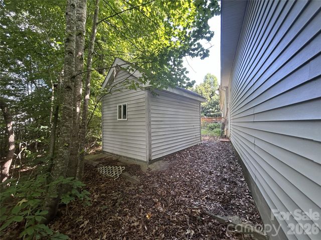 34 England Valley Road, Weaverville, NC 28787