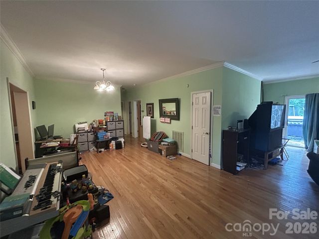 34 England Valley Road, Weaverville, NC 28787