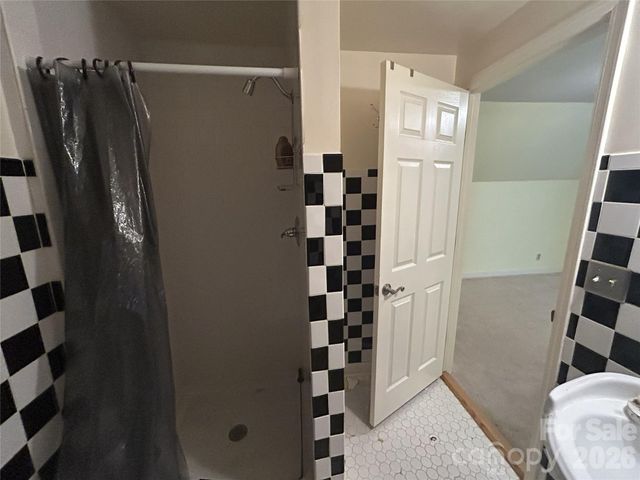 34 England Valley Road, Weaverville, NC 28787