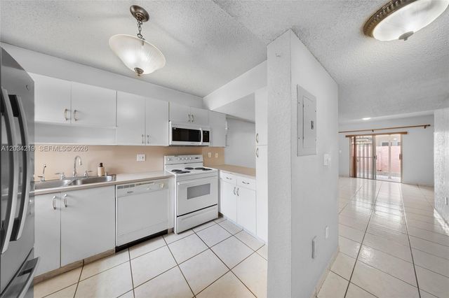 515 W 68th St 3, Hialeah, FL 33014