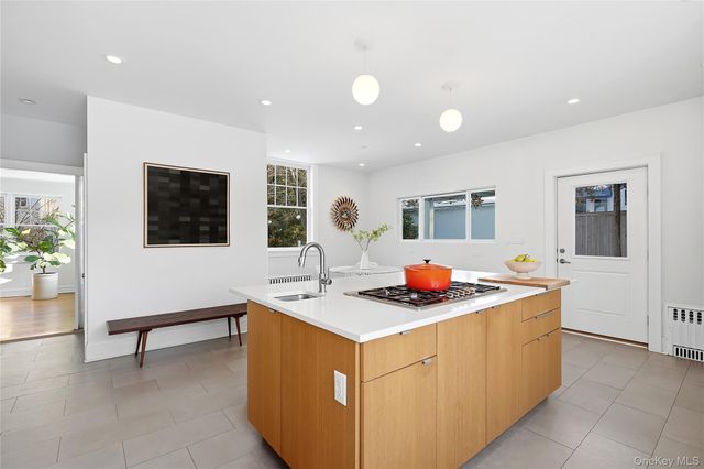 10 Circle Avenue, Larchmont, NY 10538