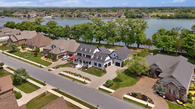 1483 Boardwalk Pl, Gallatin, TN 37066