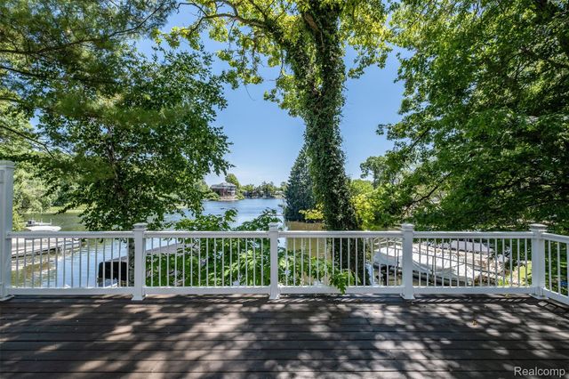 524 Fernhurst Court, Orion Charter Township, MI 48362