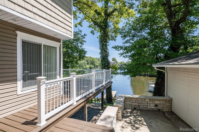 524 Fernhurst Court, Orion Charter Township, MI 48362