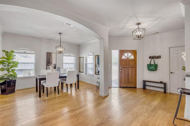 5511 Oakwood CV B, Austin, TX 78731
