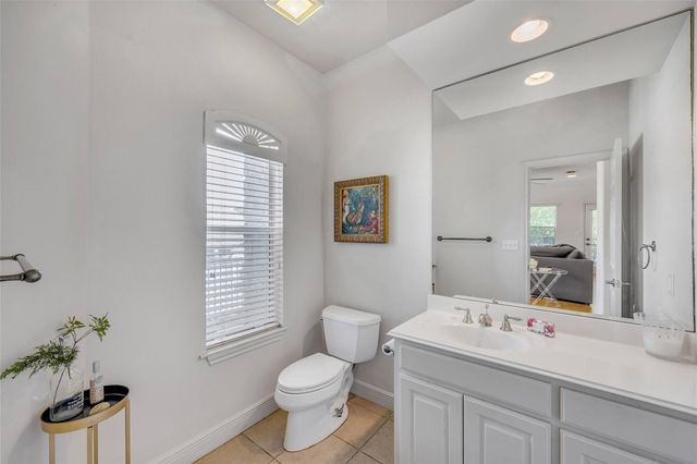 5511 Oakwood CV B, Austin, TX 78731