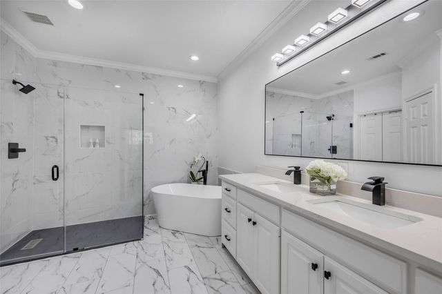 5511 Oakwood CV B, Austin, TX 78731