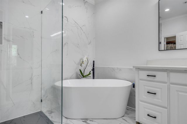5511 Oakwood CV B, Austin, TX 78731