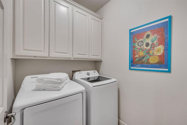 5511 Oakwood CV B, Austin, TX 78731