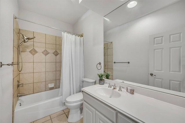 5511 Oakwood CV B, Austin, TX 78731