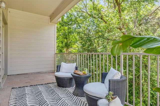 5511 Oakwood CV B, Austin, TX 78731