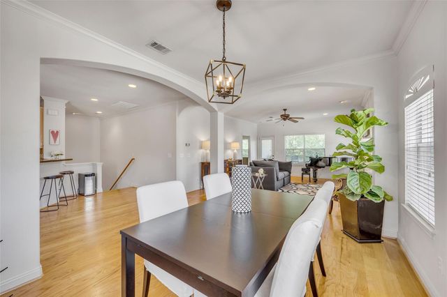 5511 Oakwood CV B, Austin, TX 78731