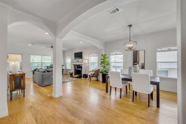 5511 Oakwood CV B, Austin, TX 78731