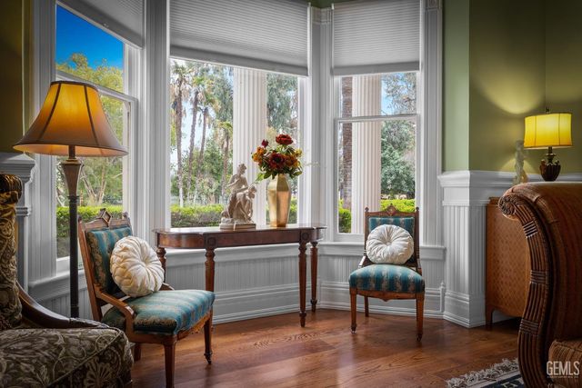 701 Oleander Avenue, Bakersfield, CA 93304