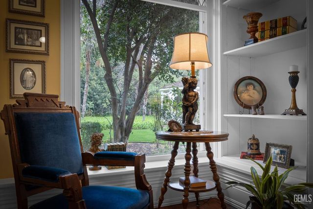 701 Oleander Avenue, Bakersfield, CA 93304