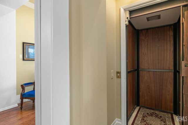 701 Oleander Avenue, Bakersfield, CA 93304