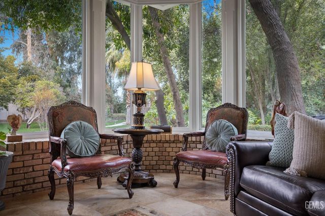 701 Oleander Avenue, Bakersfield, CA 93304