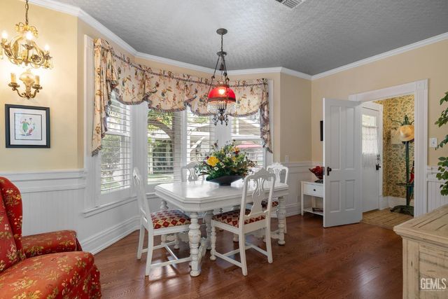 701 Oleander Avenue, Bakersfield, CA 93304