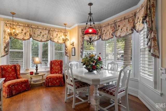 701 Oleander Avenue, Bakersfield, CA 93304