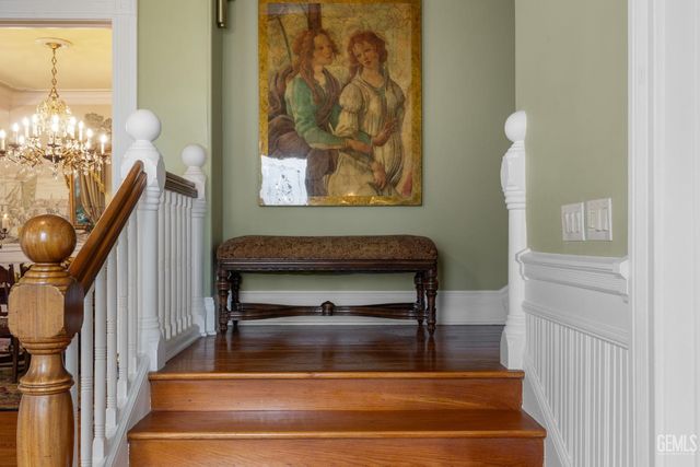 701 Oleander Avenue, Bakersfield, CA 93304