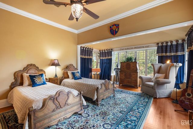 701 Oleander Avenue, Bakersfield, CA 93304