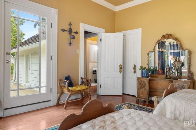 701 Oleander Avenue, Bakersfield, CA 93304