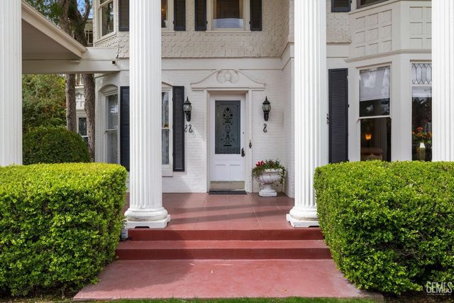 701 Oleander Avenue, Bakersfield, CA 93304