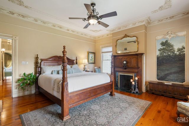 701 Oleander Avenue, Bakersfield, CA 93304