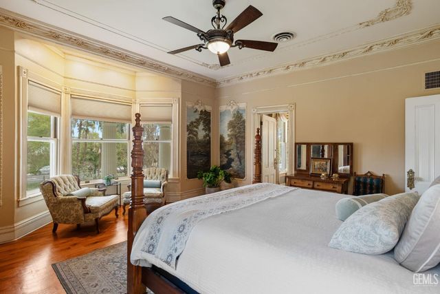 701 Oleander Avenue, Bakersfield, CA 93304