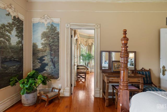 701 Oleander Avenue, Bakersfield, CA 93304