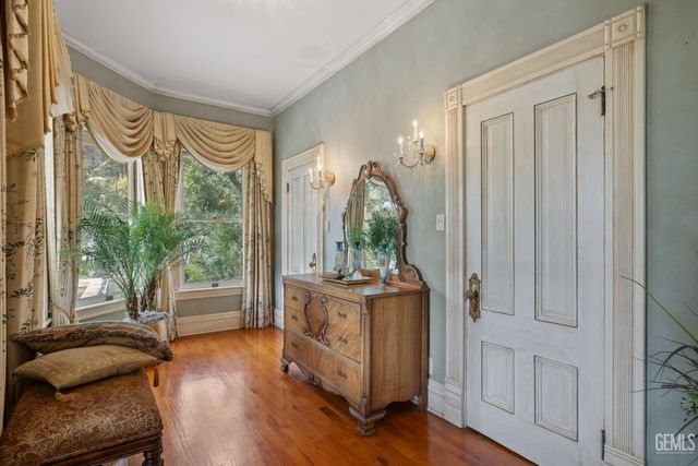 701 Oleander Avenue, Bakersfield, CA 93304