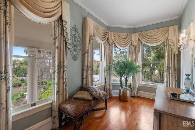 701 Oleander Avenue, Bakersfield, CA 93304