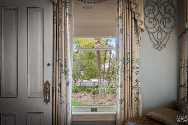 701 Oleander Avenue, Bakersfield, CA 93304