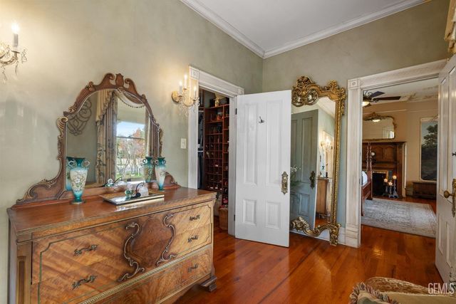 701 Oleander Avenue, Bakersfield, CA 93304