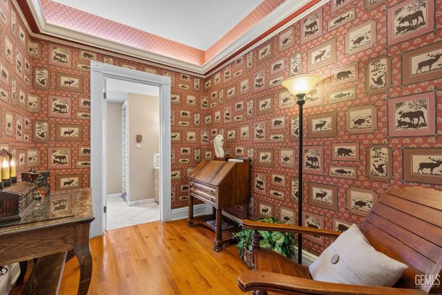 701 Oleander Avenue, Bakersfield, CA 93304