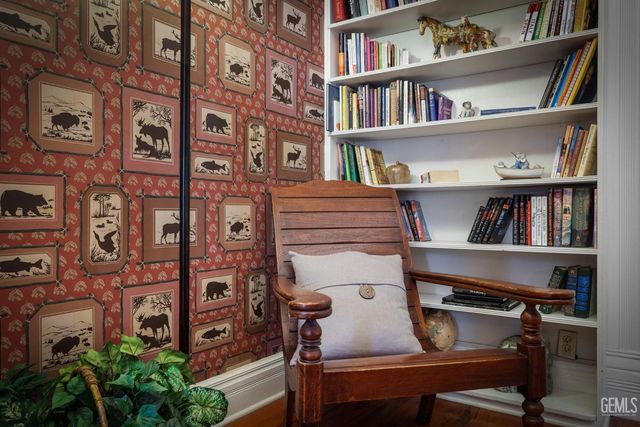 701 Oleander Avenue, Bakersfield, CA 93304