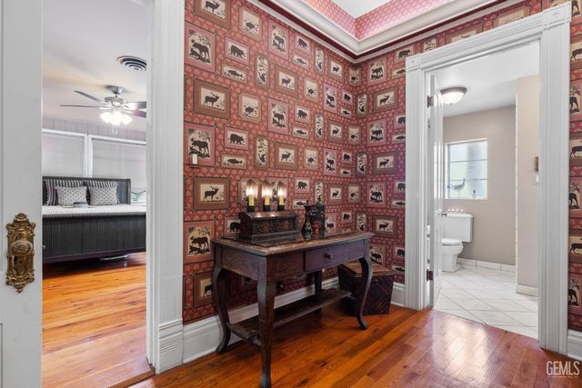 701 Oleander Avenue, Bakersfield, CA 93304